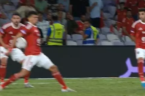 جدل تحكيمي في مباراة الأهلي وسيراميكا بطولة البنا وعاشور (صور وفيديو)